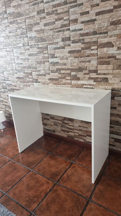 Secretaria com tampo de vidro