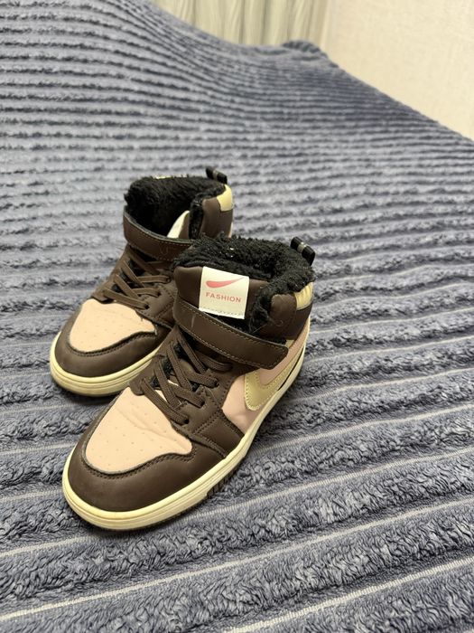 Дитячі кросівки з хутром на дівчинку