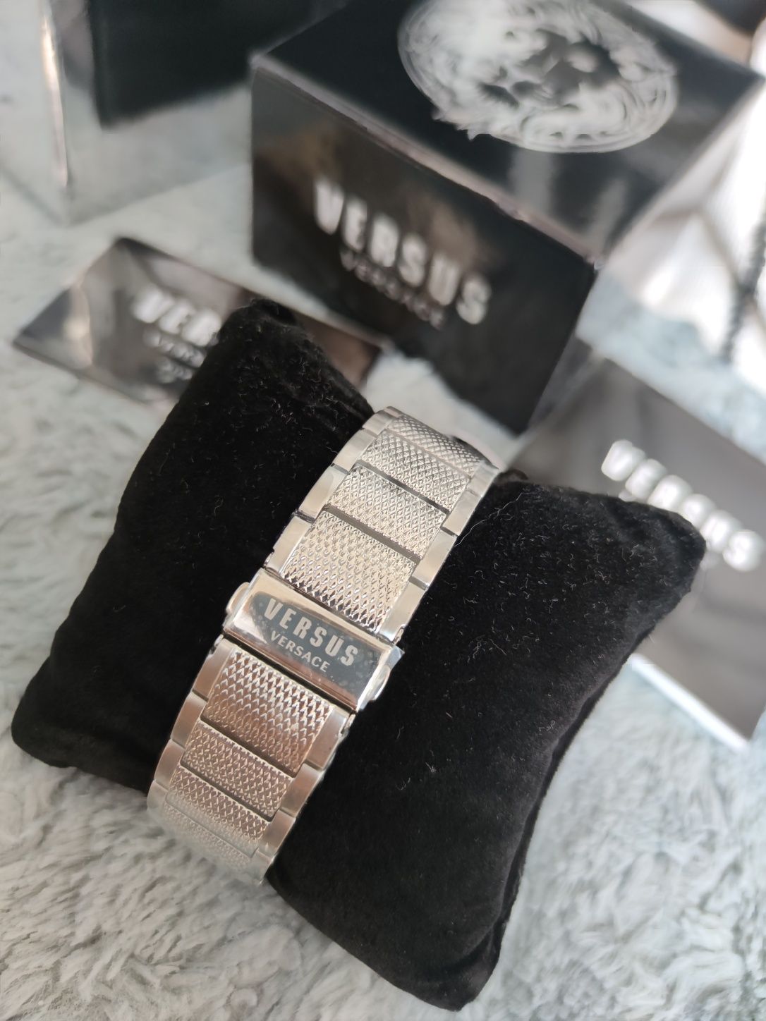 Zegarek męski Versus Versace VSP391420

Nowy Srebrny