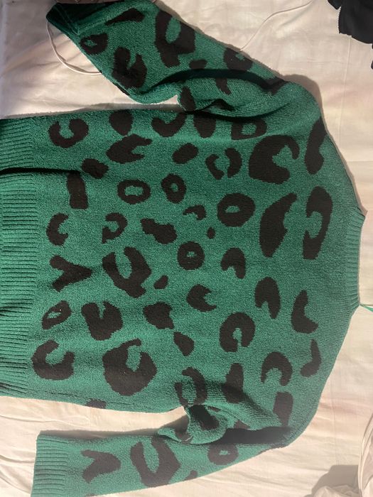 зелений теплий світер