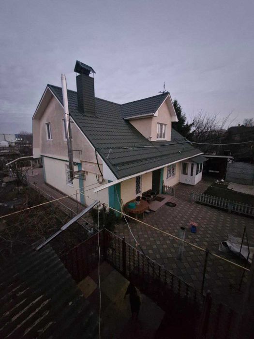 Продам приватну садибу з готовим бізнесом у сфері перетяжки меблів