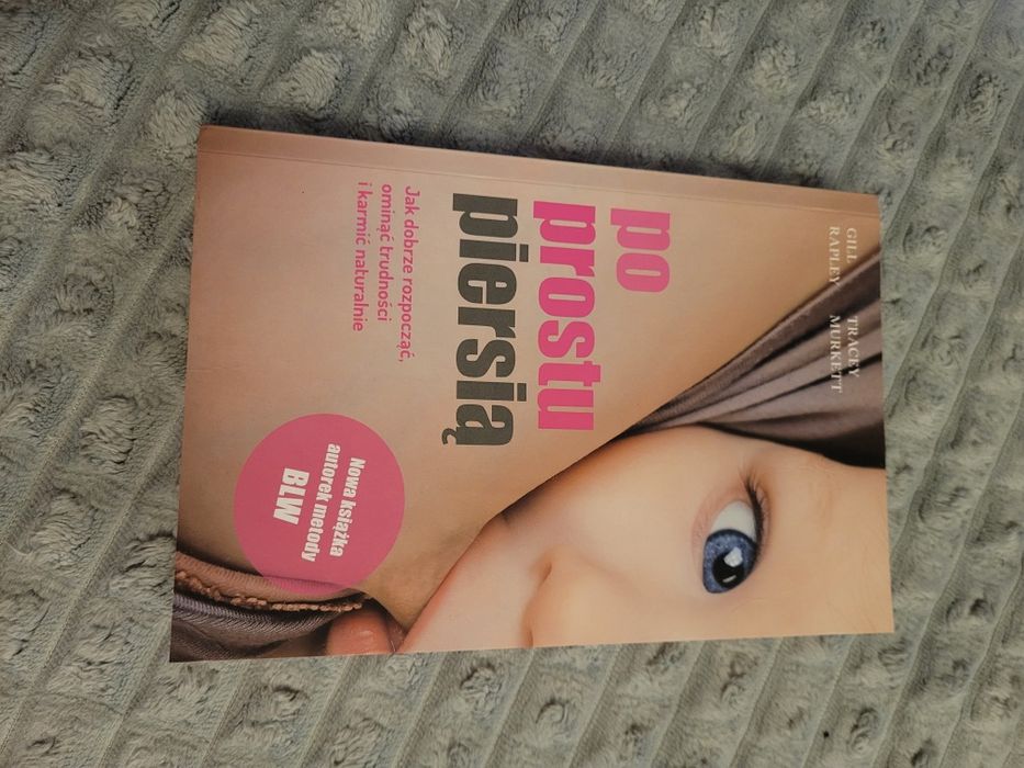 Książka po prostu piersią