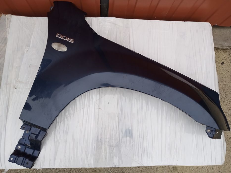 Suzuki Grand Vitara 2 Błotnik Prawy Z2U