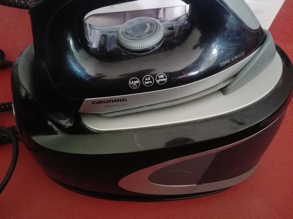 Праска з парогенератором. Утюг с парогеннратором.