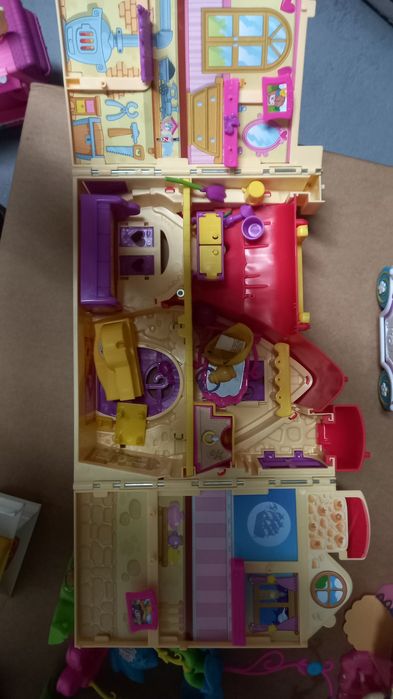 Várias casas da pinypon