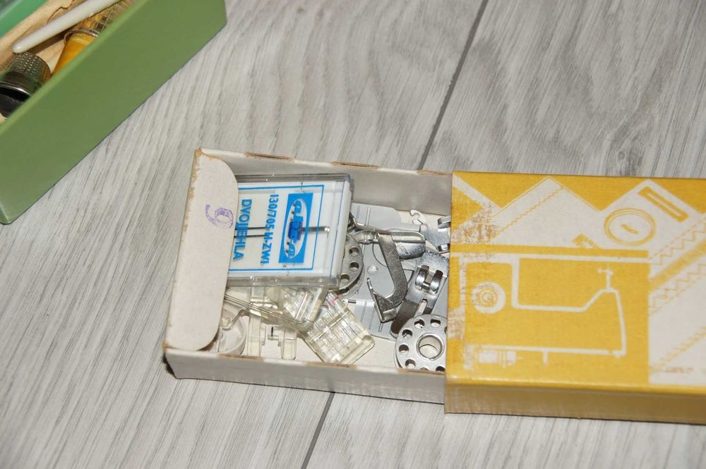 Maszyna do szycia Singer 814 Made in Poland z akcesoriami