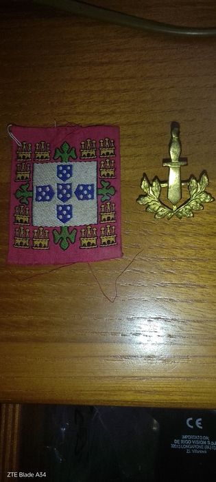 Emblemas militares bordado e crachá estado novo