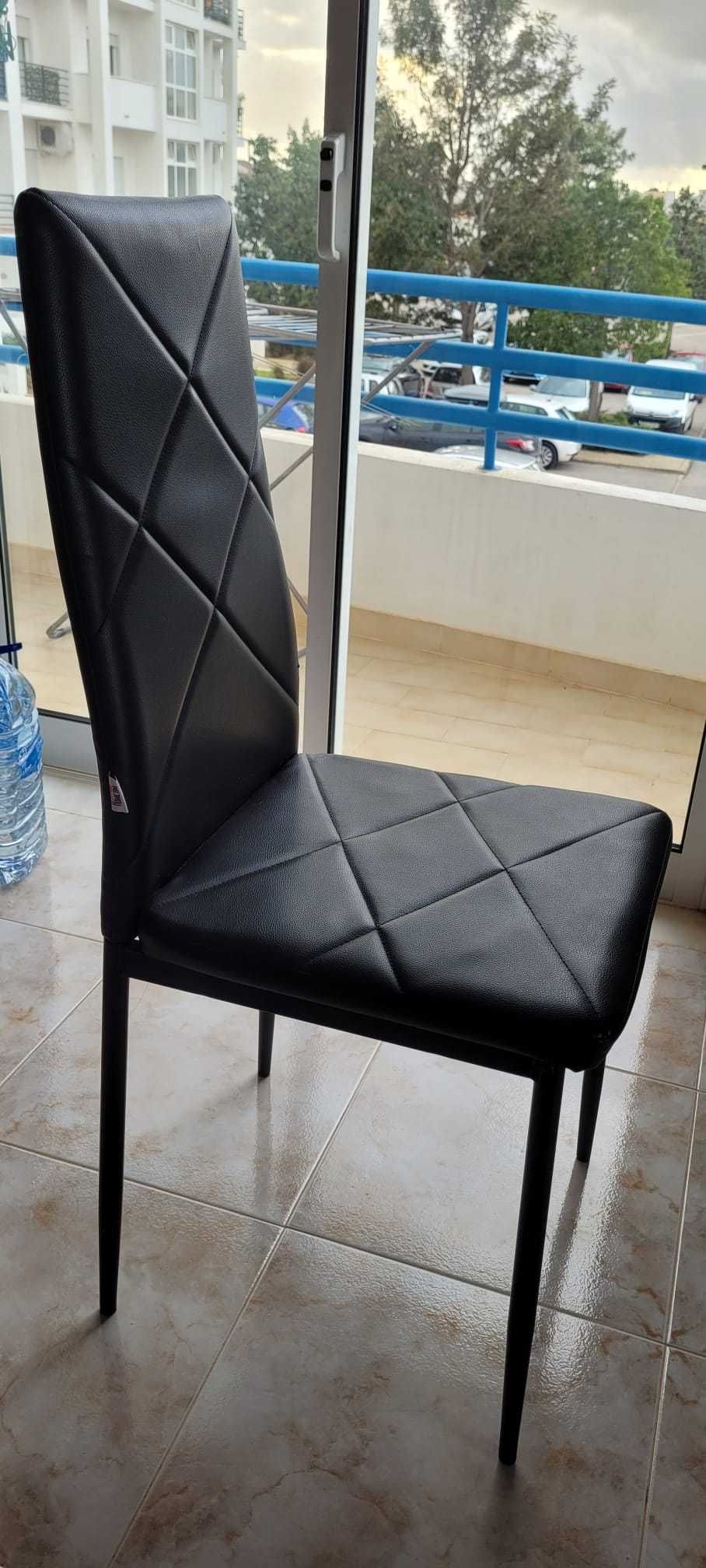 Cadeira Preta de Ferro