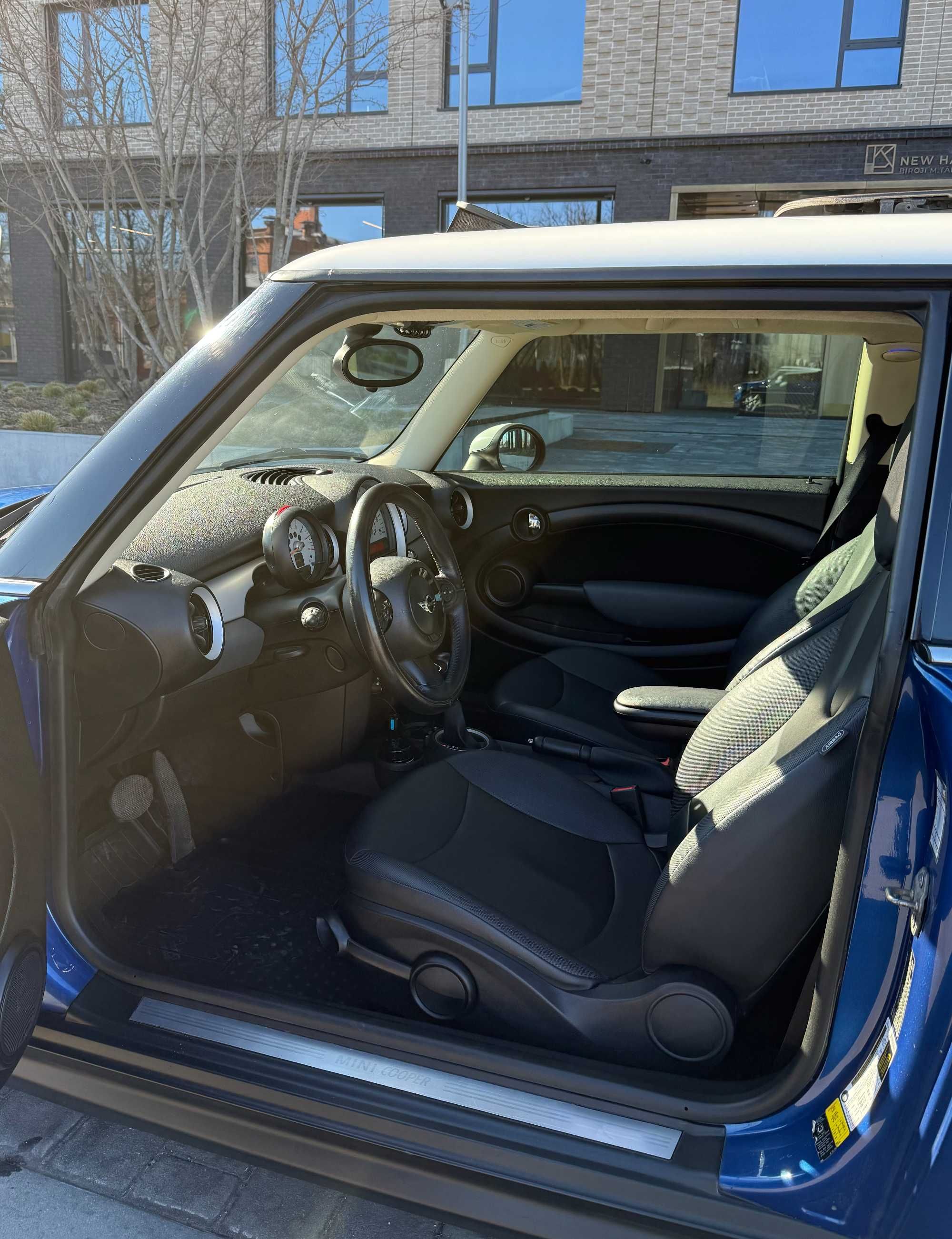 Продам Mini Cooper Hatch 2012