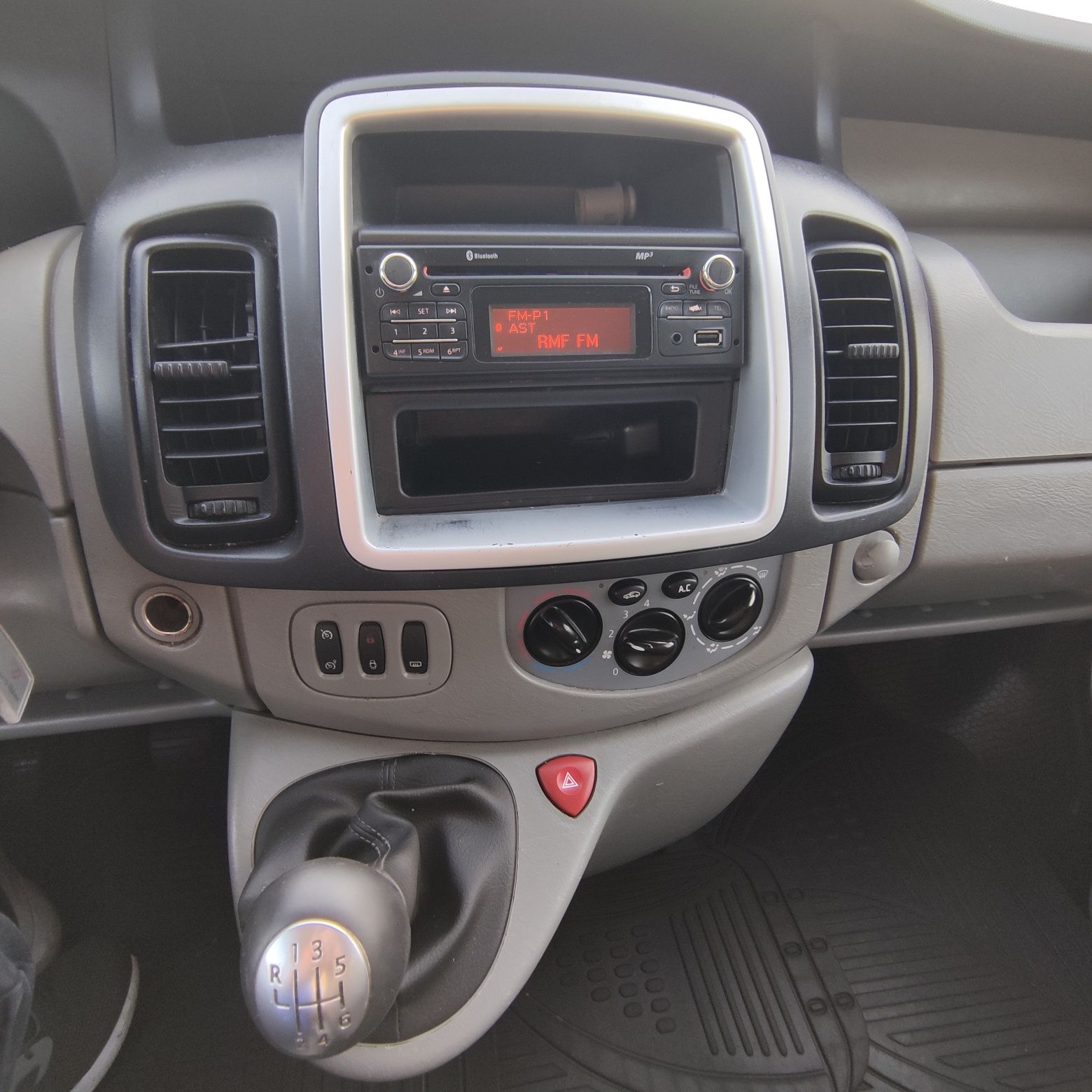 Opel Vivaro 2.0 Cdti  2014 rok Euro 5 Klimatyzacja