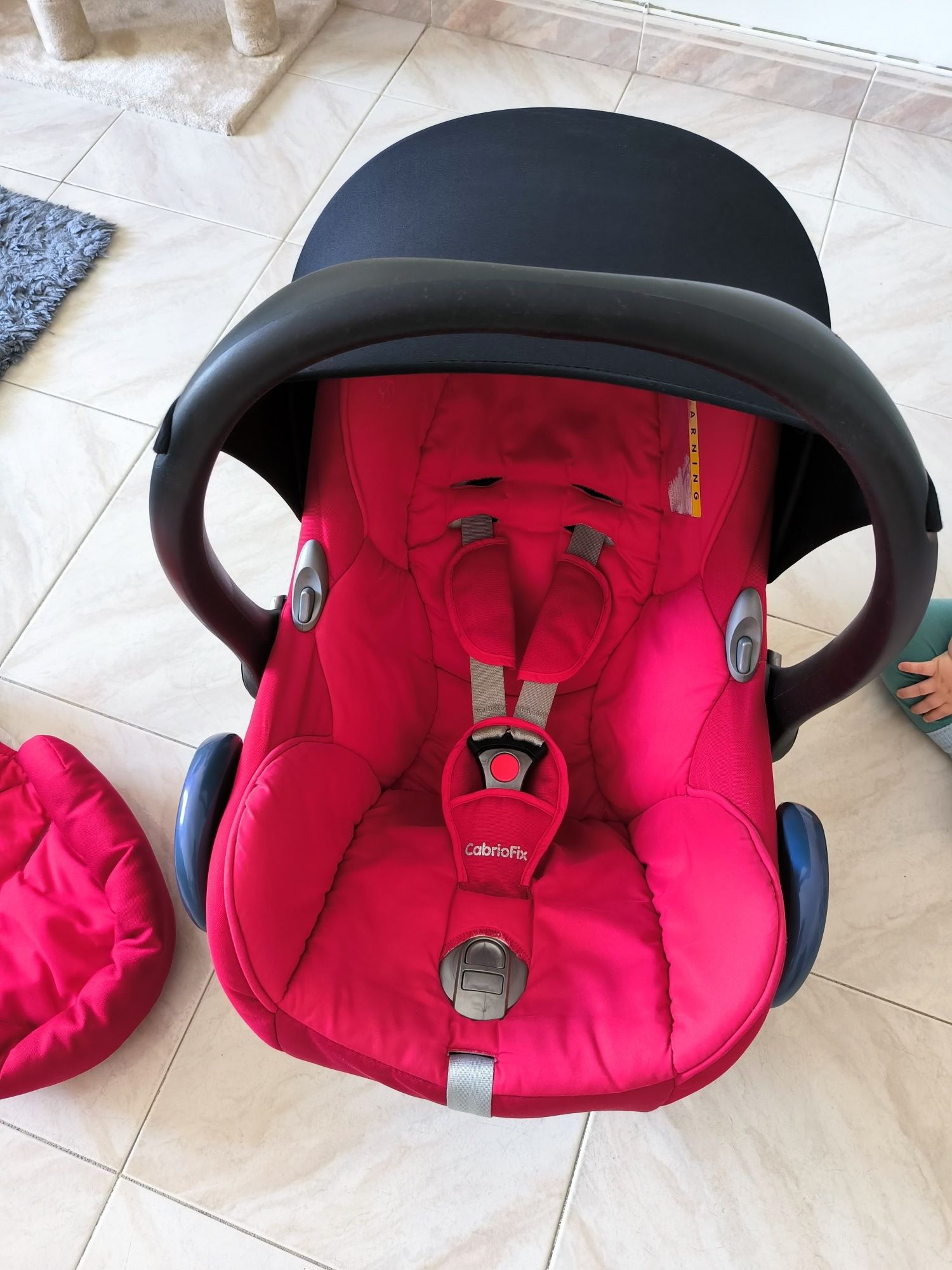 Ovo Maxi Cosi Cabriofix + Base