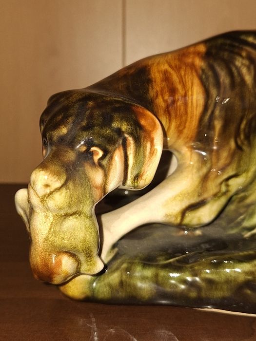 Figurka  porcelanowa  psa na polowaniu  Royal Dux