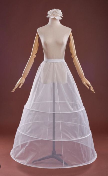 Подьюбник под платье разных видов.