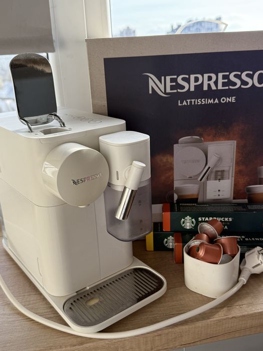 Продам кавомашину Nespresso Lattissima One (білий колір)