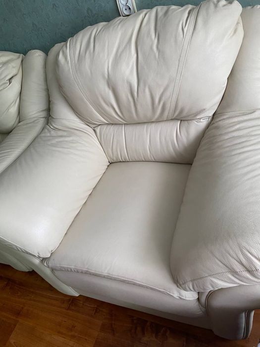 Диван кожаный раскладной + 2 кресла в идеальном состоянии