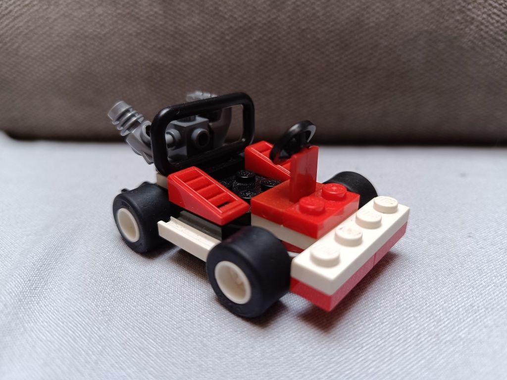 Zestaw klocków LEGO city 30314 wyścigowy gokart