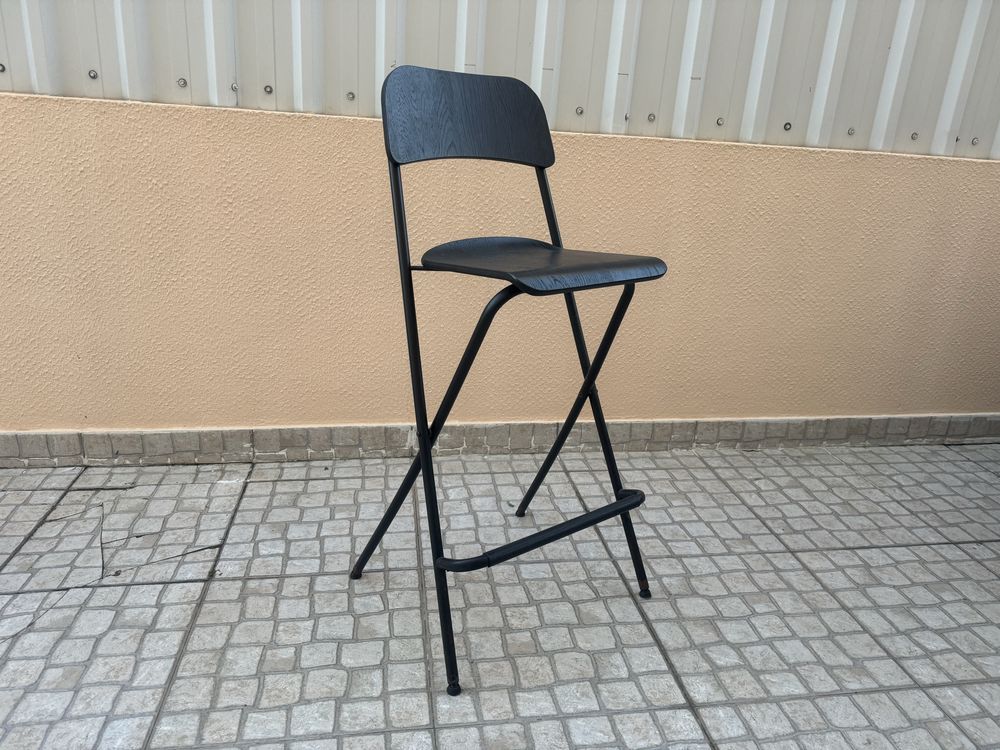 Vendo 4 cadeiras altas de cozinha.