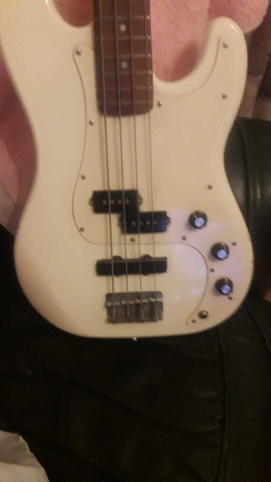 Продам   FENDER PRECISION BASS польской работы.