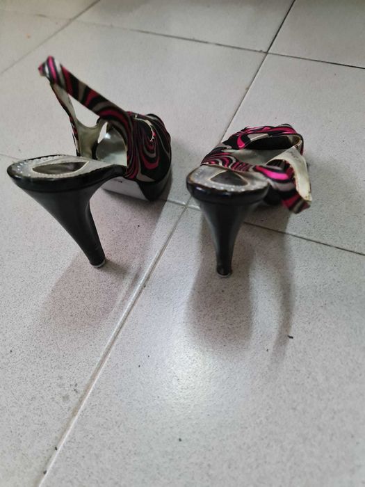 Sapato para Senhora Preto/Rosa - Tamanho 37