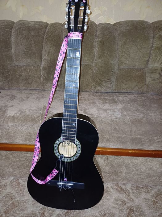 Продам гитару класику