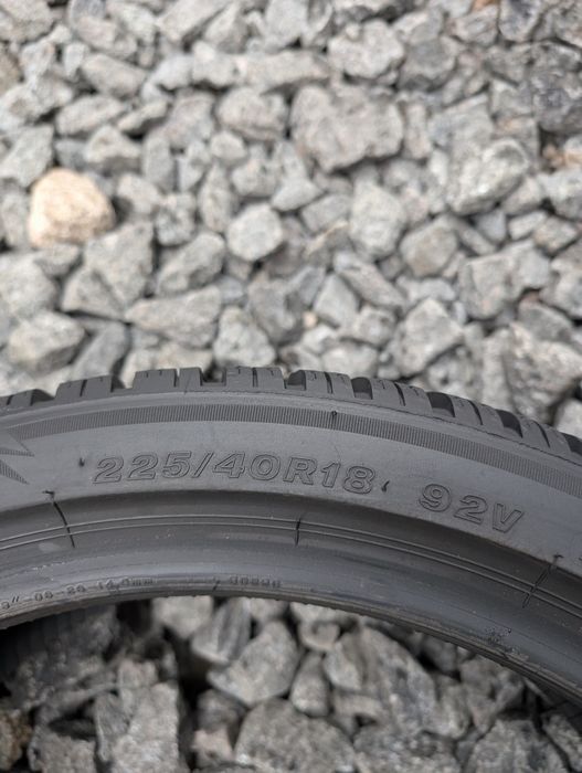 Комплект зимових шин Bridgestone 225/40 R18 225*40 18 Blizzak LM005
