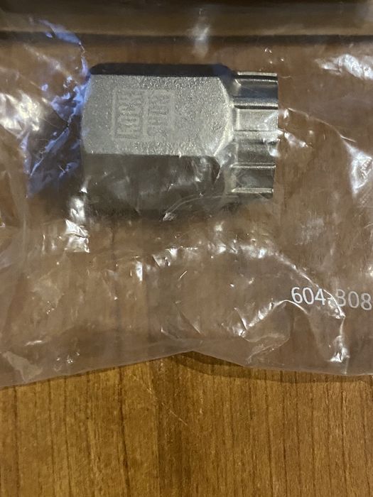 Rockshox suspension top cap / cassete