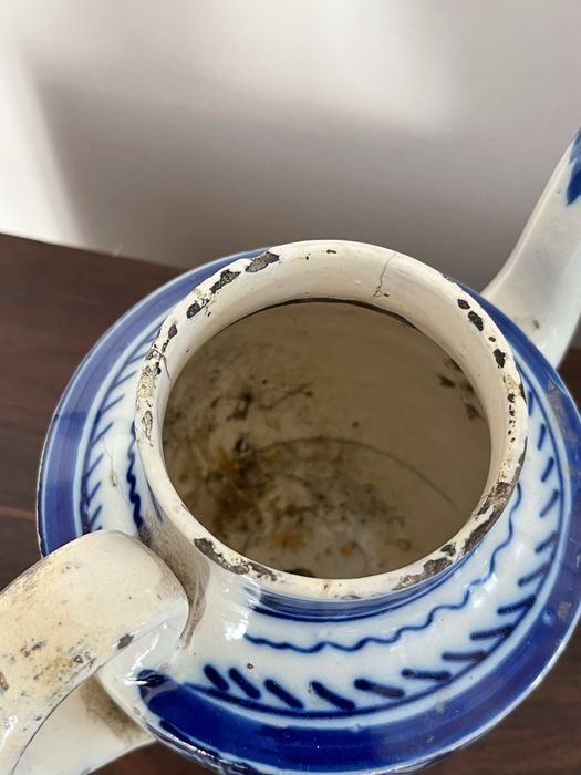 Bule antigo em faianca