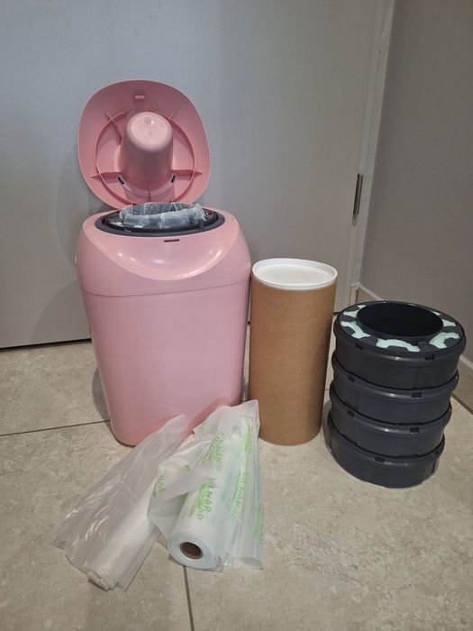 Kosz na pampersy plus 5 wkładów do kosza.