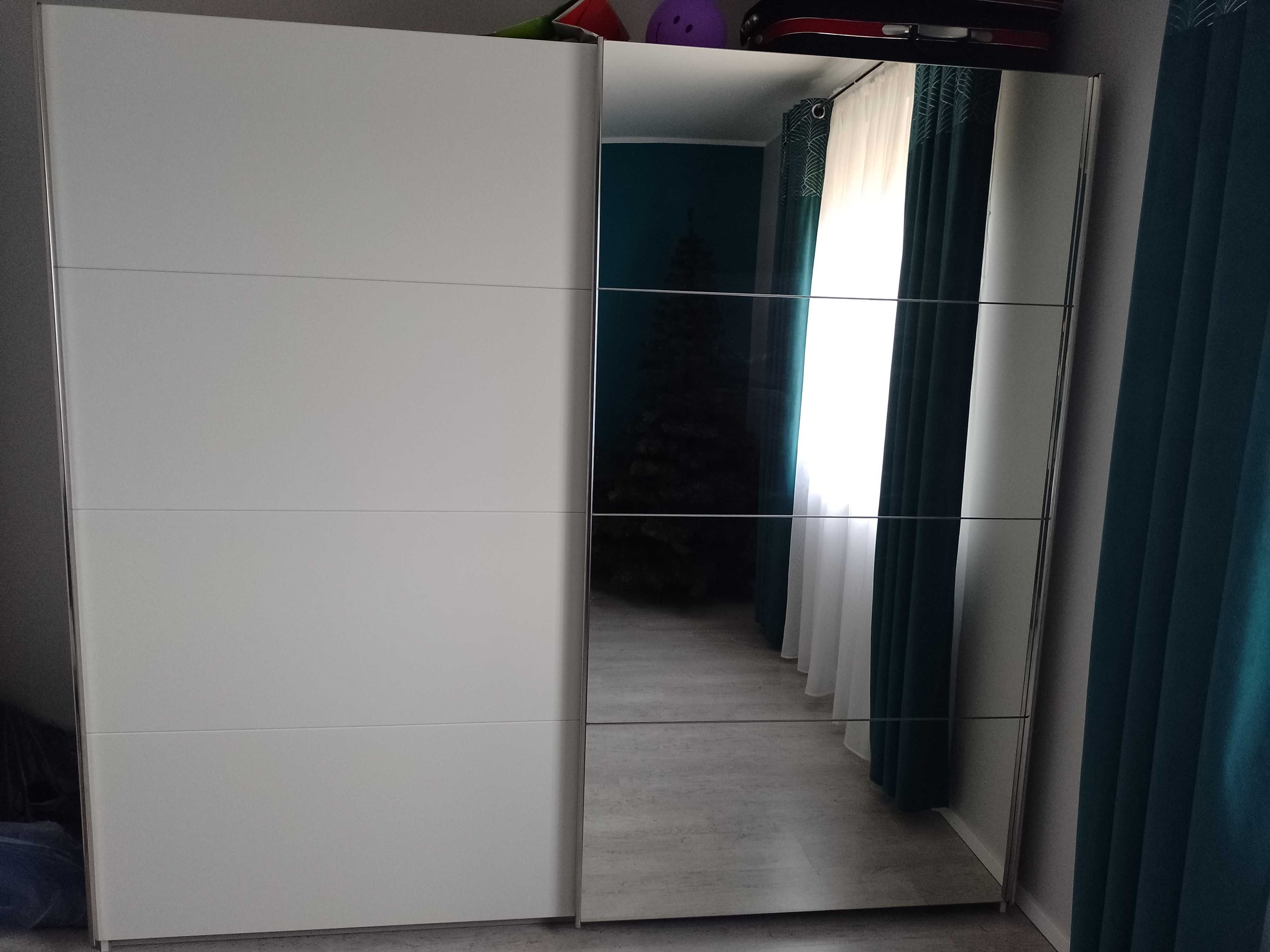 Szafa przesuwna na prowadnicach Rezerwacja do piątku