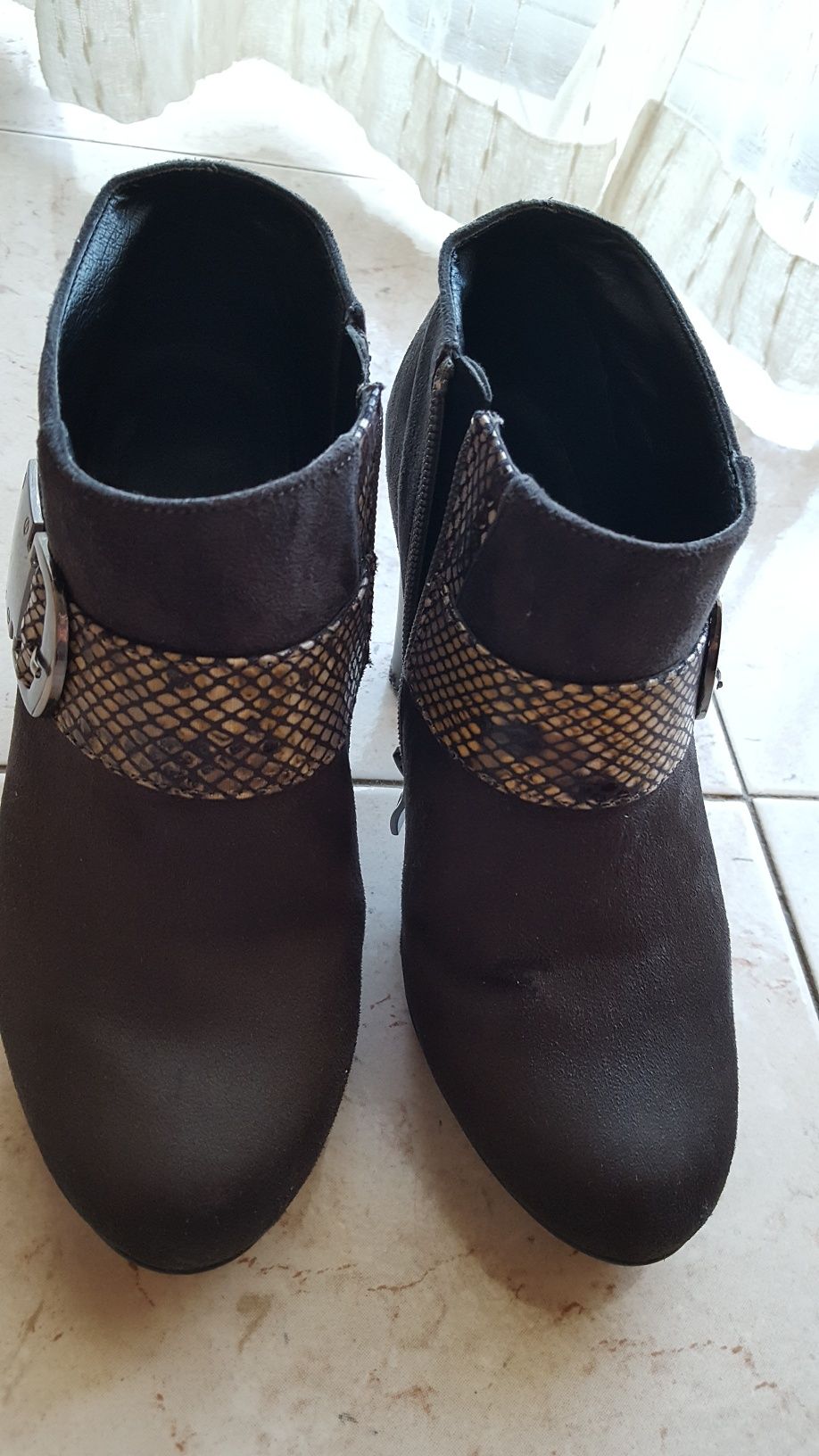 Botins cinzentos