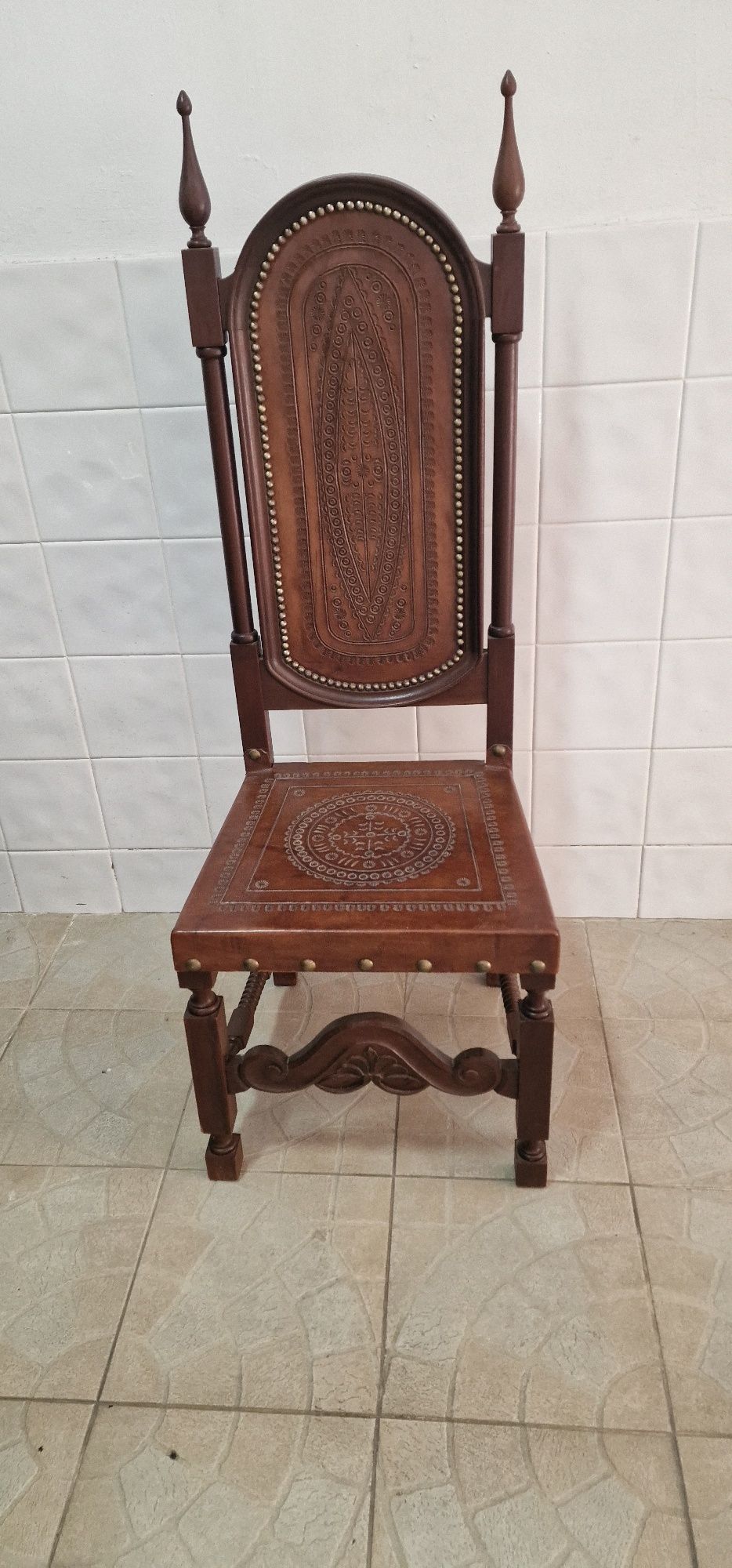 Cadeira rustica antiga
