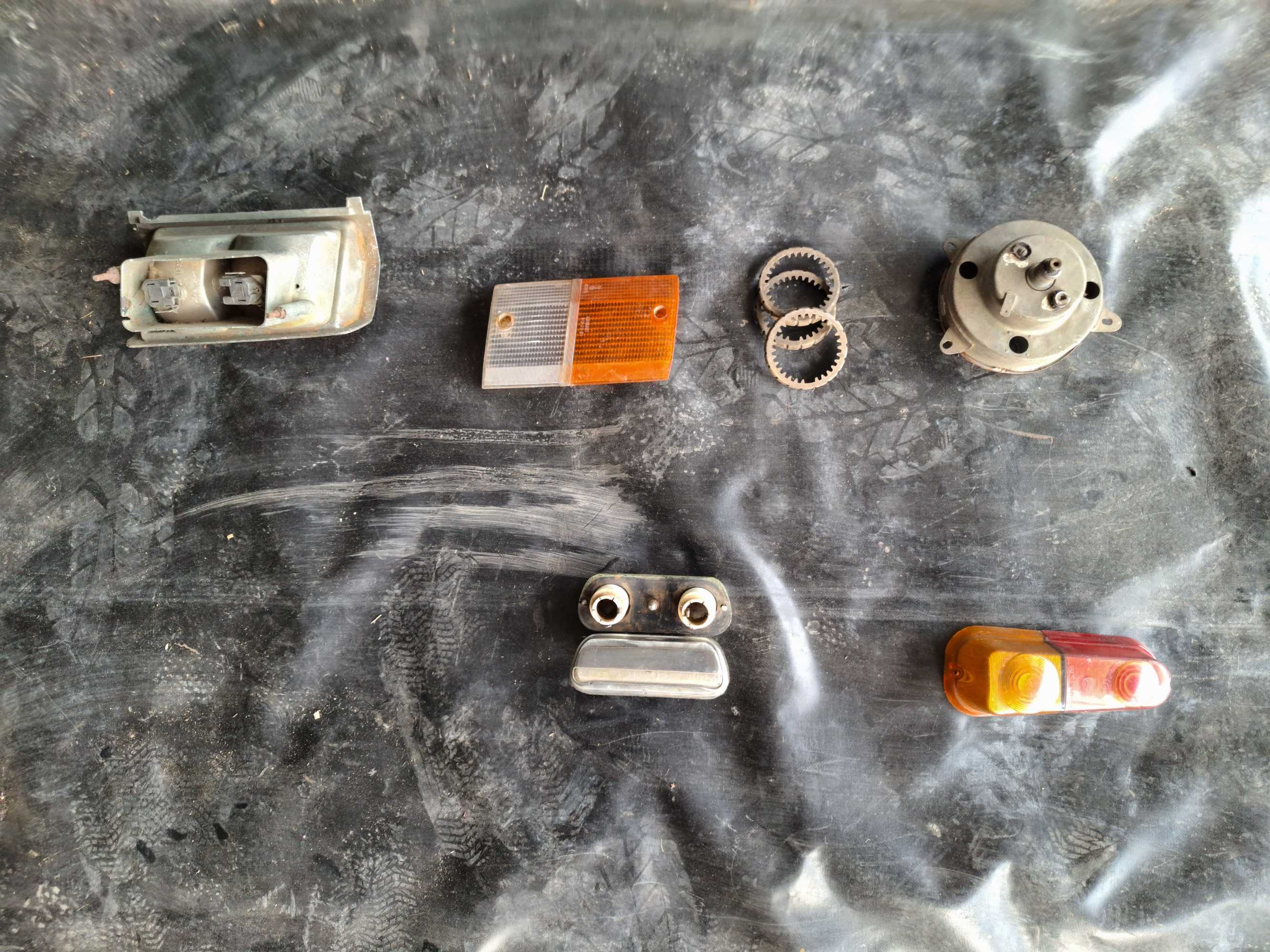 Części różne Fiat 125p i Syrenka (Fiat 126p, Nyska, Żuk) lampy licznik