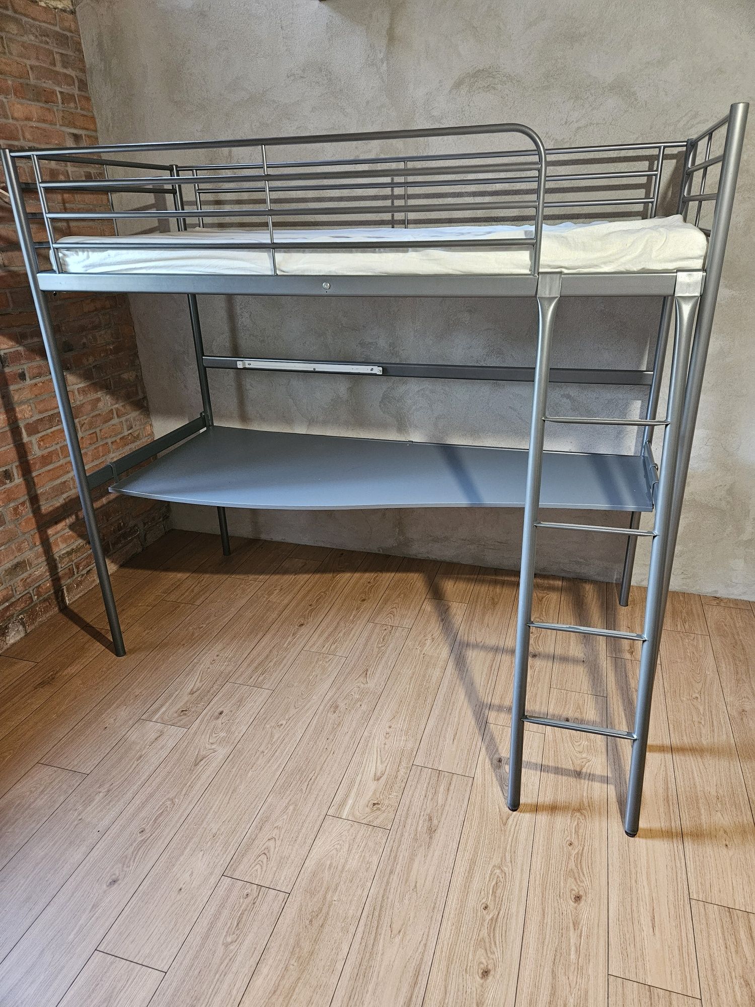Łóżko IKEA Na antresoli, piętrowe z biurkiem dla dzieci