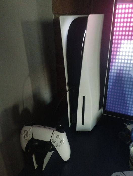 Konsola PS5 + 3 pady