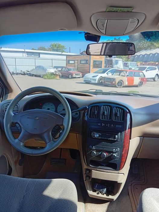 CHRYSLER TOWN COUNTRY. 2002 г.3.3 бензин + газ (BRC).