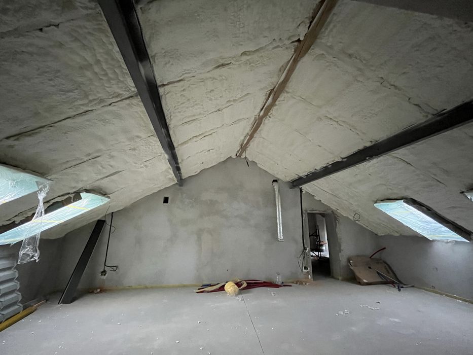 Утеплення піною, пінополіуретаном (ППУ) мансард, даху, перекриття