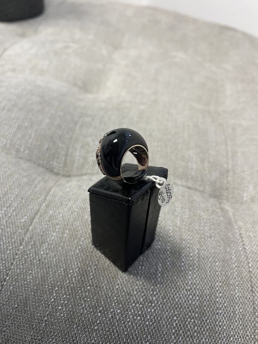 Anel em prata trabalhada com onix medida 15