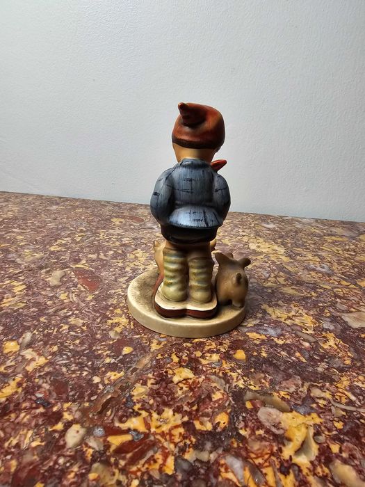 Śliczna Figurka porcelana Goebel Hummel #66 "Farm Boy" 15 cm Niemcy