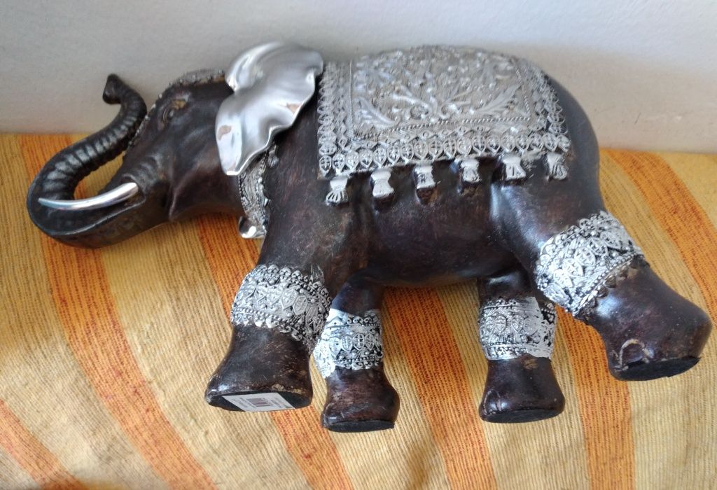 Elefante grande em marfinite