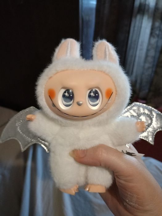 Лабубу с крыльями новая