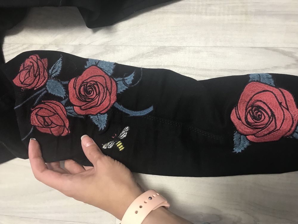 Черные джинсы diverse с вышивкой розы