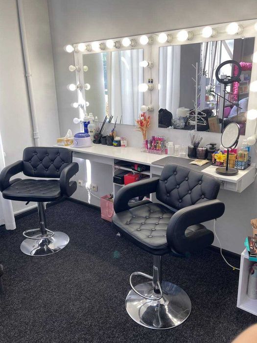 Стіл для бровіста, візажиста