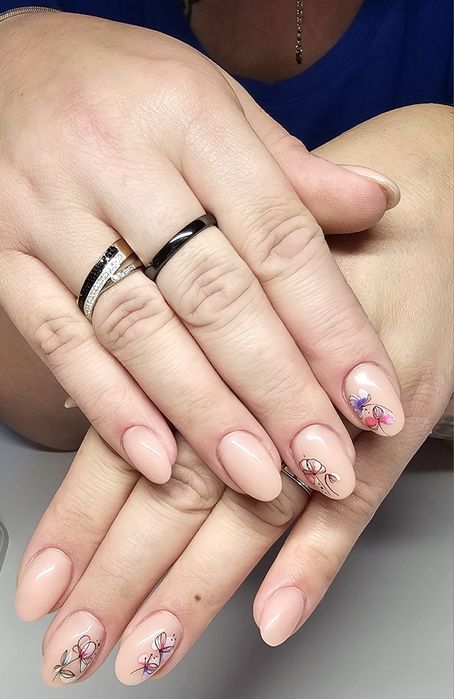 Manicure z dojazdem do klienta.