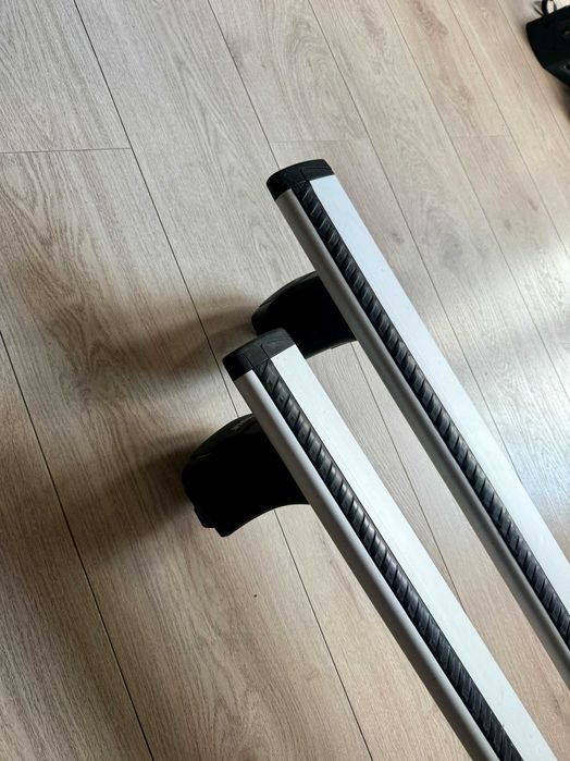 Bagażnik dachowy do Volvo V60 (10-18) Thule WingBar srebrny / używany