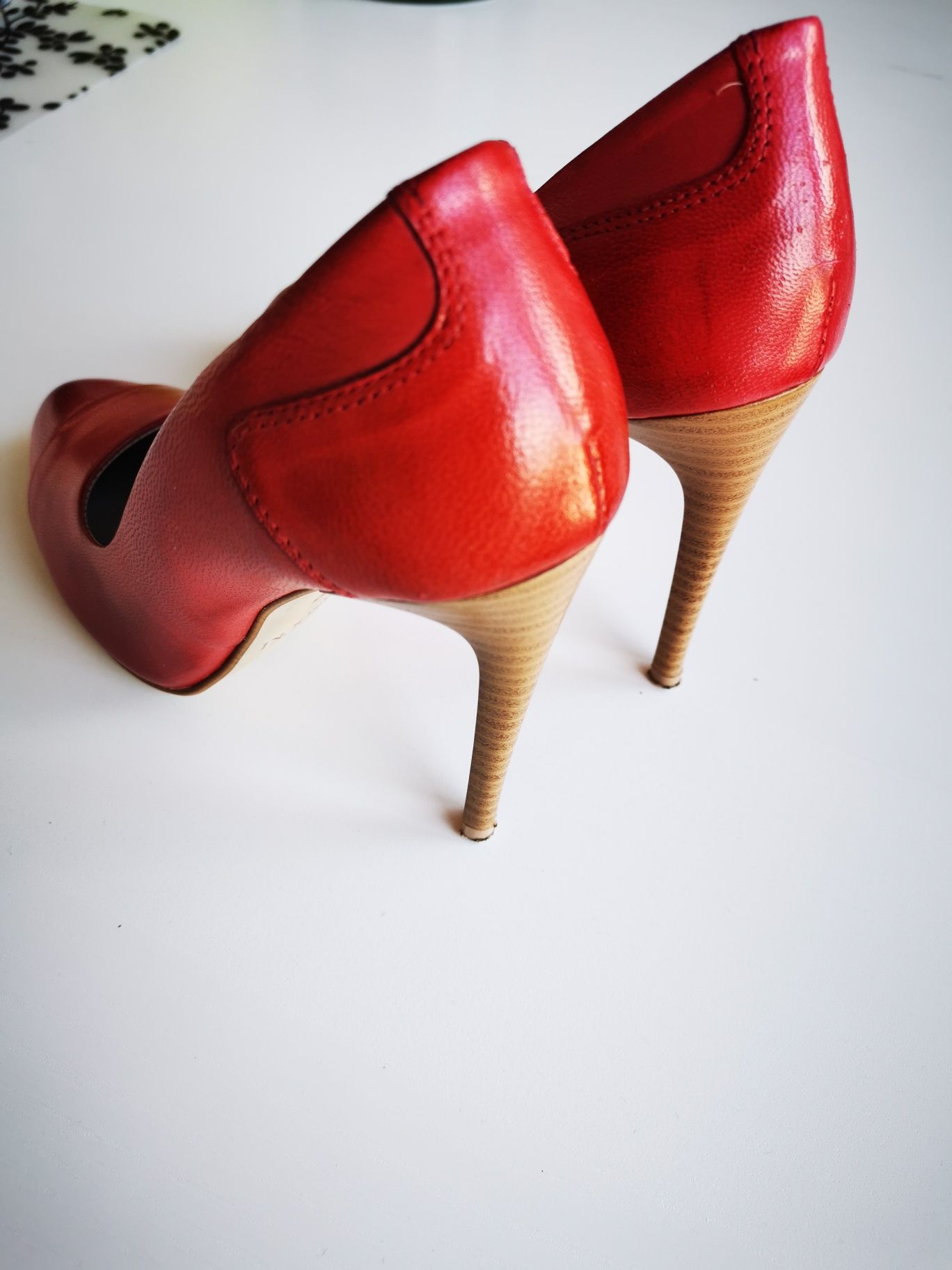 Szpilki buty Lasocki, czerwone, skórzane rozm 35
