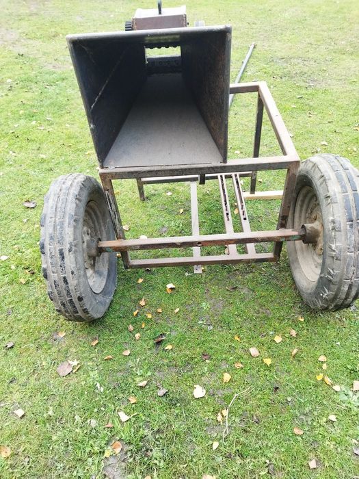 Rębak walcowy rozdrabniacz gałęzi.