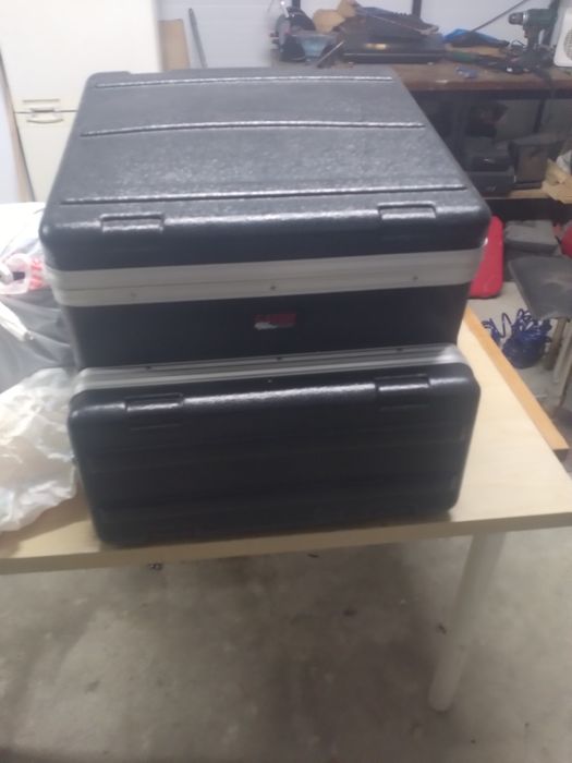 Case preta para som
