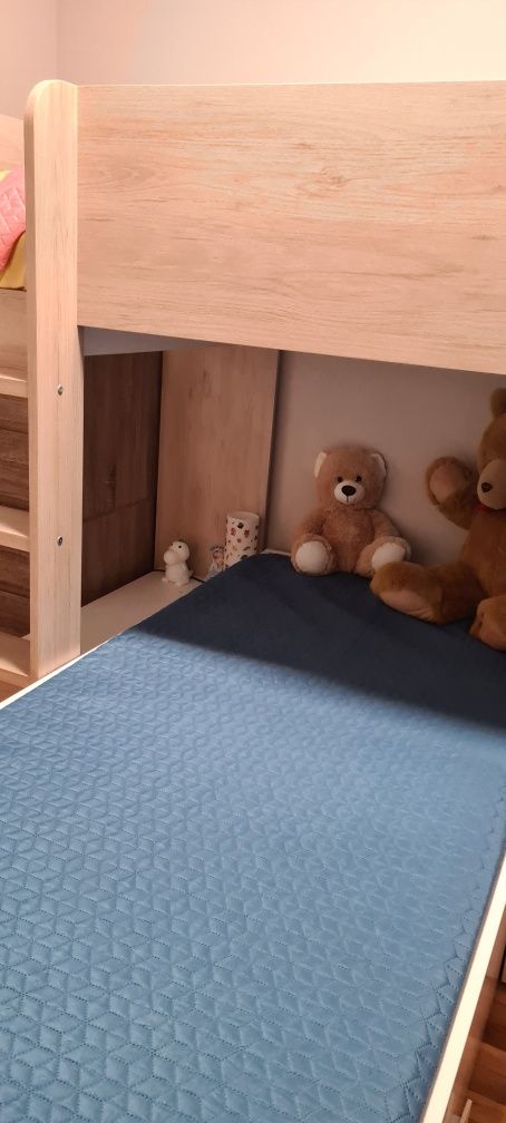 Beliche de 2 camas com arrumação