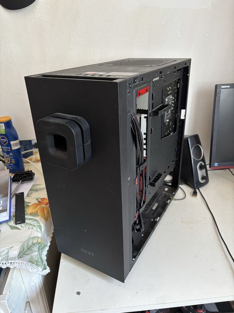 Caixa ATX marca NZXT