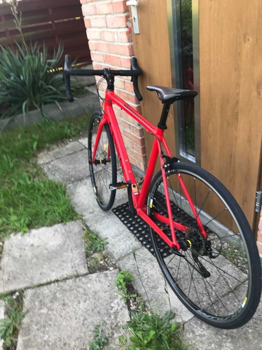sprzedam rower szosowy czerwony nie używany